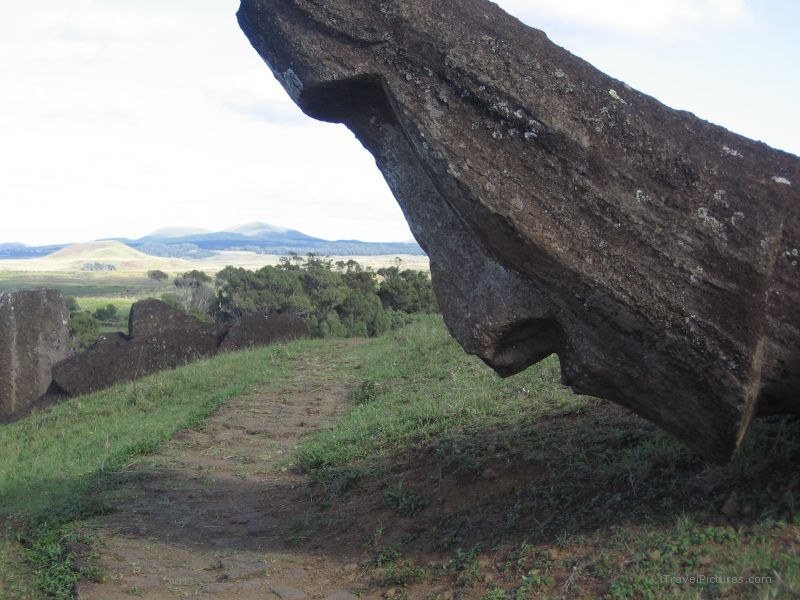 path trail leaning moai